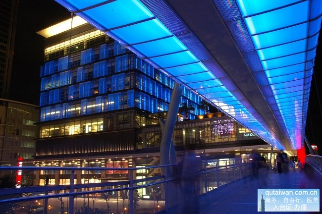 信義空橋晚上美麗的燈光